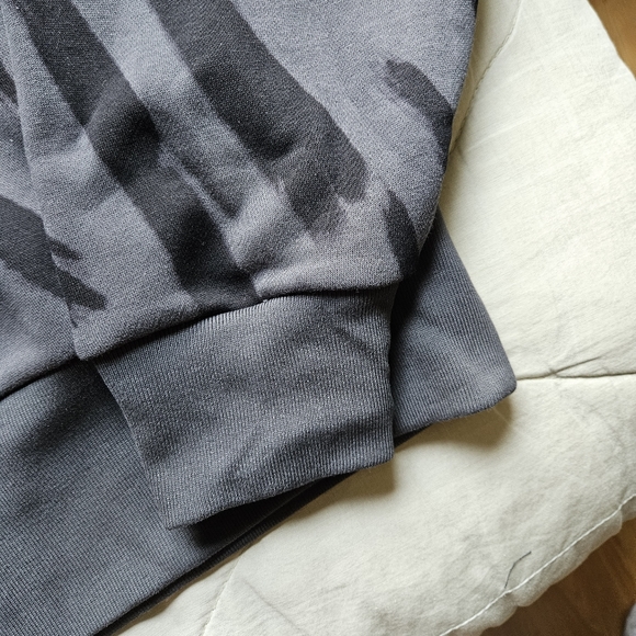 ADIDAS Sportswear Future icons Feel Fierce Graphic Sweatshirt Tiger Large NWT - Picture 7 of 14